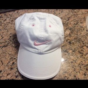 Nike Women’s White Hat